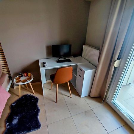 Cozy Apt! Friends & Family - Private Paid Parking Thessaloniki Exterior photo